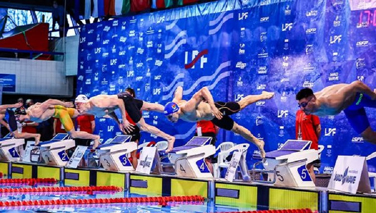 Rīt lems par starptautisko peldēšanas sacensību ''Rīgas sprints'' iespējamo pārcelšanu