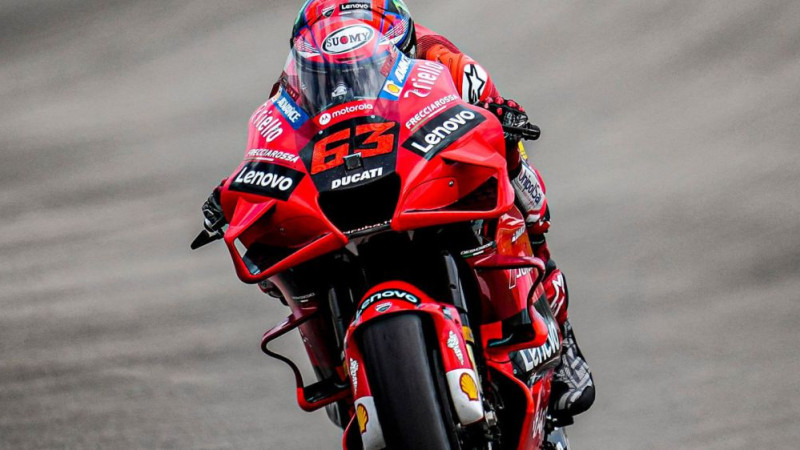 "MotoGP" posmu aptur pēc avārijas, "Ducati" nodrošina titulu