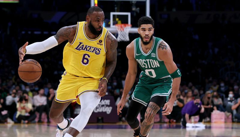 Džeimsam 30+5, Teitumam 34+8, "Lakers" klasikā pārspēj "Celtics"