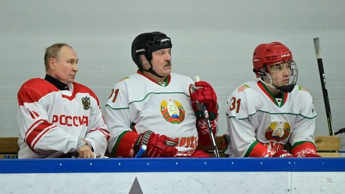 Putinam septiņas ripas un Lukašenko ģimenei seši vārti, kaldinot uzvaru (+video)