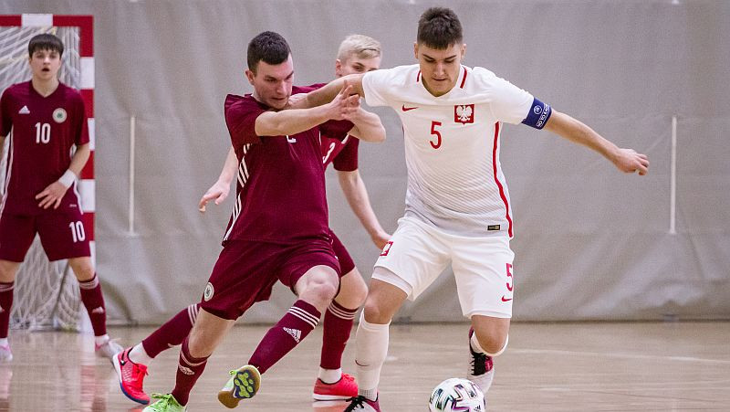 Latvijas U19 telpu futbolisti beigās ielaiž trīs vārtus