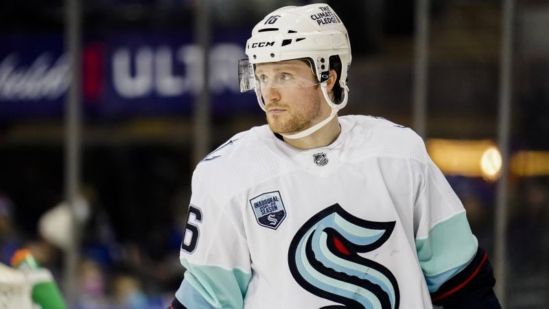 NHL debitantes "Kraken" uzbrucējs tiek pie 25 miljonu līguma pagarinājuma