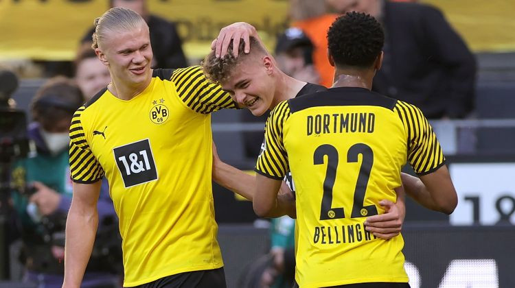 Dortmundei pirms klasikas seši vārti, Holanns iesit divus, "Hertha" pamet izkrišanas zonu