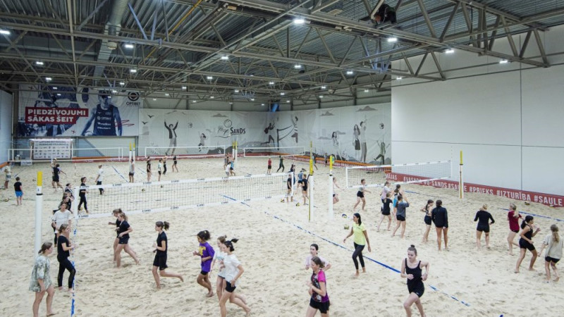 Jauni laukumi pludmales volejbolam – "O-Sands" pārceļas uz plašākām telpām