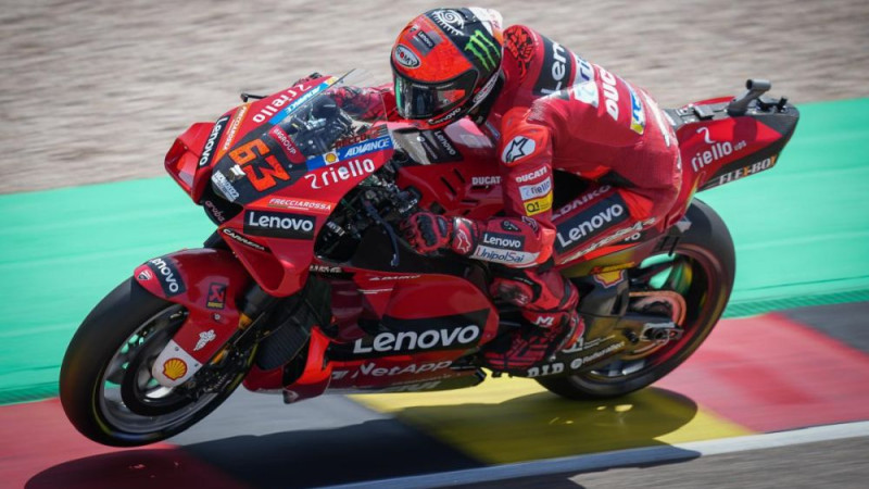 Banjaja triumfē Malaizijā, "MotoGP" čempions kļūs zināms Valensijā