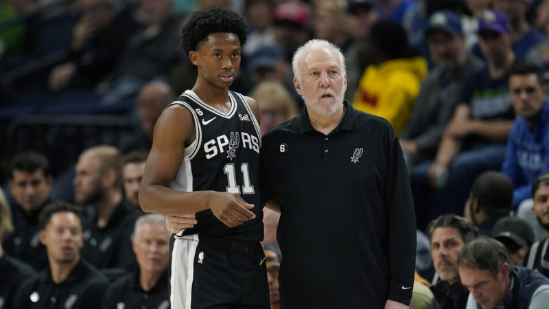 ''Spurs'' negaidīti atbrīvo pagājušā gada drafta 12. numuru Primo