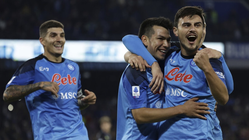 ''Napoli'' desmitā uzvara pēc kārtas, čempione ''Milan'' neiesit pastarītei