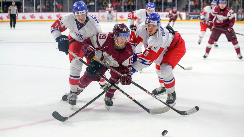Latvijas U20 hokejisti pārbaudes spēlē nenotur pārsvaru pret Čehiju
