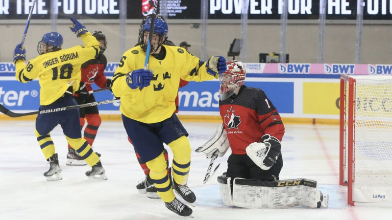 Zviedrijas hokejisti U18 PČ sāk astoņiem vārtiem un hokeja dzimtenes saplosīšanu