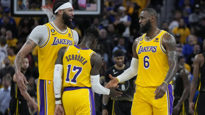 Deivisam 30+23, ''Lakers'' Rietumu pusfinālu sāk ar uzvaru viesos pār ''Warriors''
