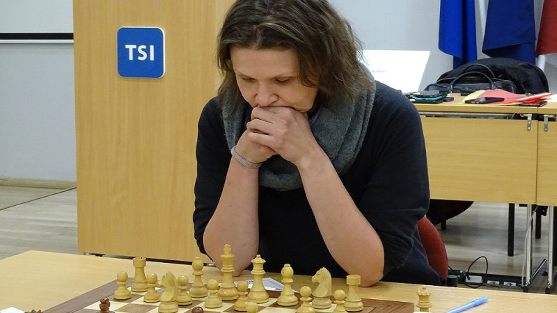 LČ šahā Rogulei 13. tituls, vīriešiem jauns uzvarētājs un pārsteidzoša 3. vieta
