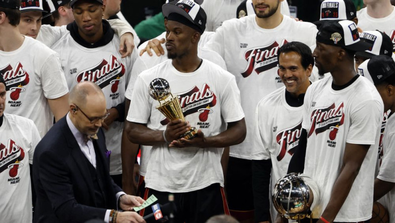 "Heat" ar Batleru priekšgalā triumfē septītajā spēlē un dodas uz NBA finālu