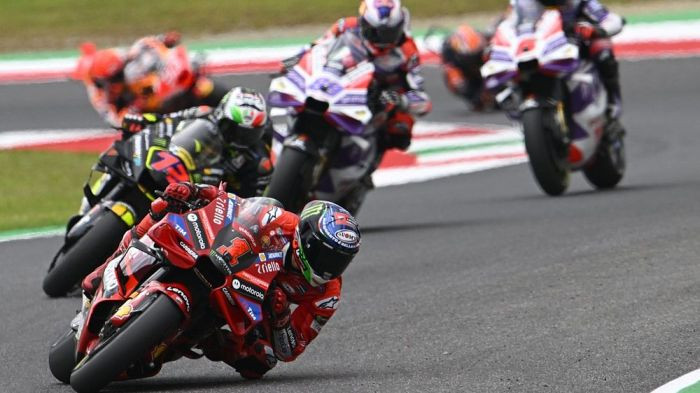 "MotoGP" sprinta sacīkstē Mudžello uzvar sezonas līderis Banjaja