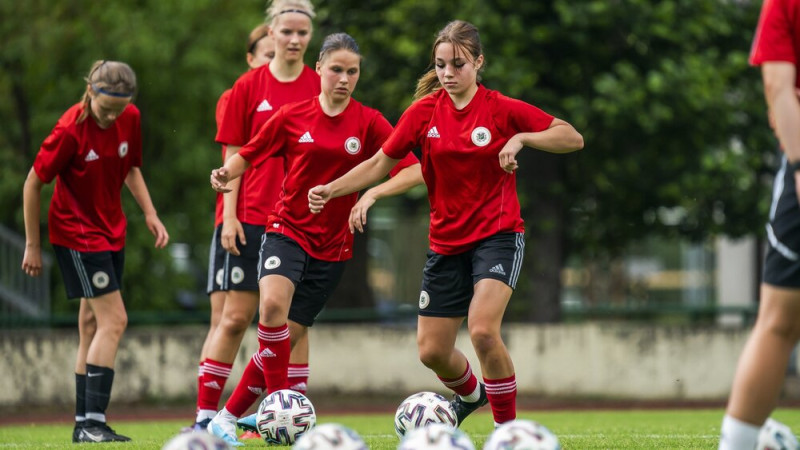 Latvijas U17 futbolistes Baltijas kausu sāk ar zaudējumu igaunietēm