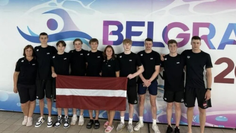 Latvijas peldētāji EČ junioriem kompleksā peldējuma stafetē ieņem 17. vietu