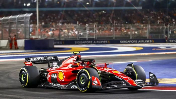 "Ferrari" piloti ātrākie arī Singapūras GP otrajā treniņsesijā