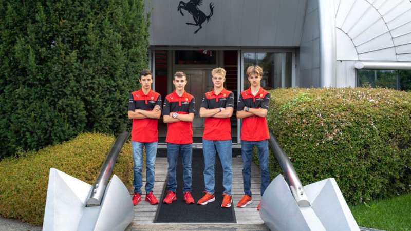 Štolcermanis devies uz "Ferrari Driver Academy" nometni Maranello