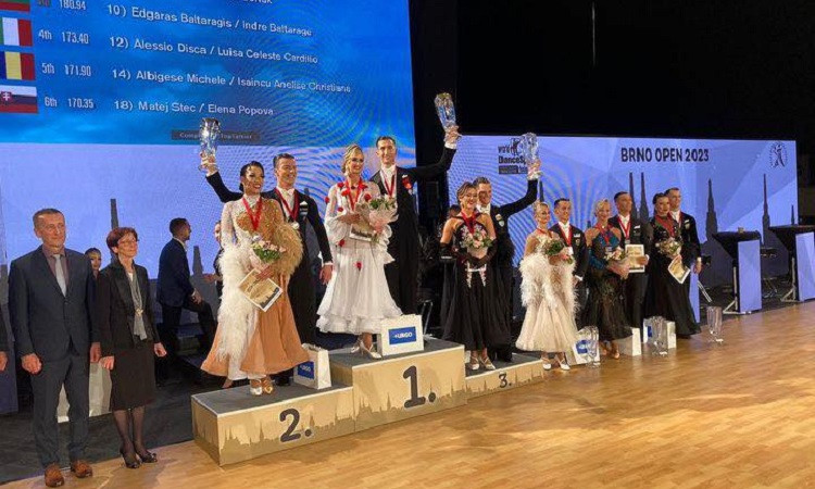 Latvijas pāris uzvar Eiropas čempionātā Standartdejās profesionāļu divīzijā