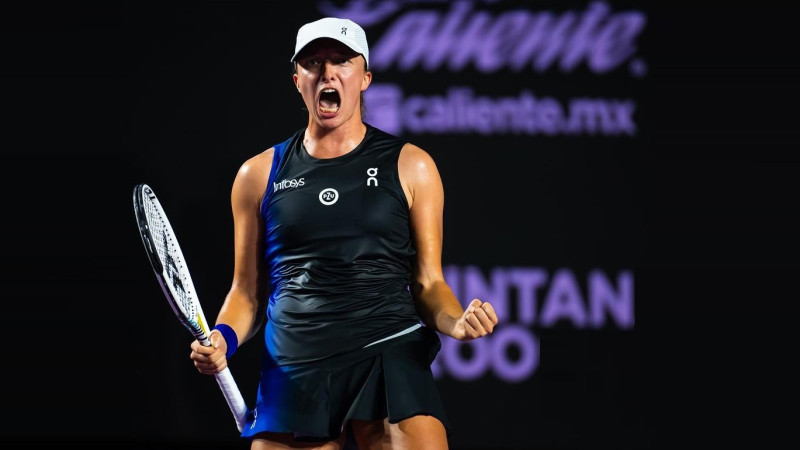 Švjonteka pārliecinoši uzvar Sabaļenku, tiekot WTA sezonas noslēguma finālā