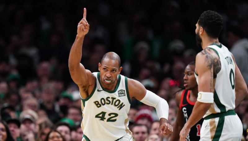 "Celtics" nodrošina vietu sezonas turnīra play-off,  "Thunder" turnīrs beidzies