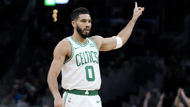 ''Celtics'' bez Porziņģa uzvar Portlendā, Dončičam un Jokičam ''triple-double''