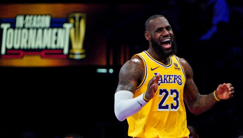Lebrons un "Lakers" vienojas par 104 miljonus vērtu līgumu uz divām sezonām