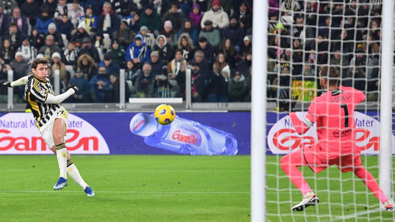 "Juventus" ielaiž 60. sekundē, taču vēlāk saber sešus vārtus un tiek kausa 1/4 finālā