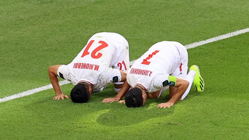 Irāņi atspēlējas un kompensācijas laika izskaņā satriec Japānas futbolistus