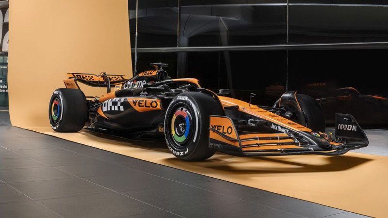 Jauno F1 auto prezentējusi "McLaren" komanda