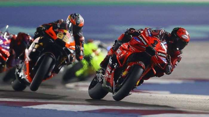 "MotoGP" sezonas pirmajā posmā Katarā pārliecinoši uzvar čempions Banjaja