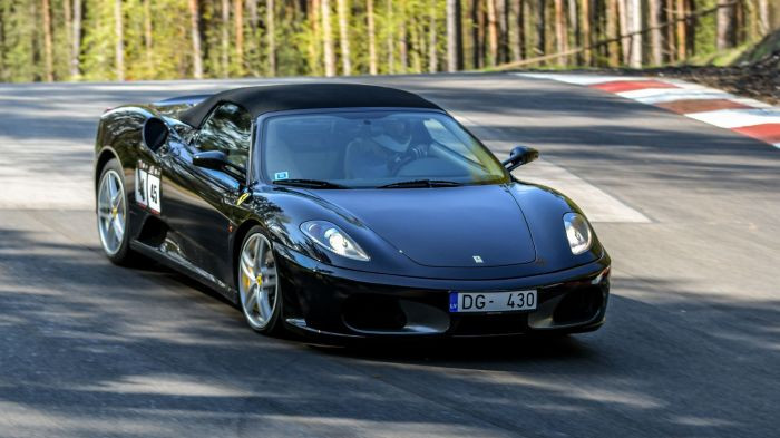 Autosprinta sezonas atklāšanā Biķerniekos triumfē "Ferrari", "Porsche" un "Honda"