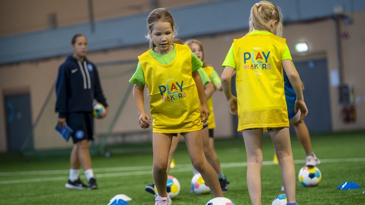 Izglītības un zinātnes ministrija aicina pieteikt pedagogus  balvai "Gada sporta skolotājs 2024"