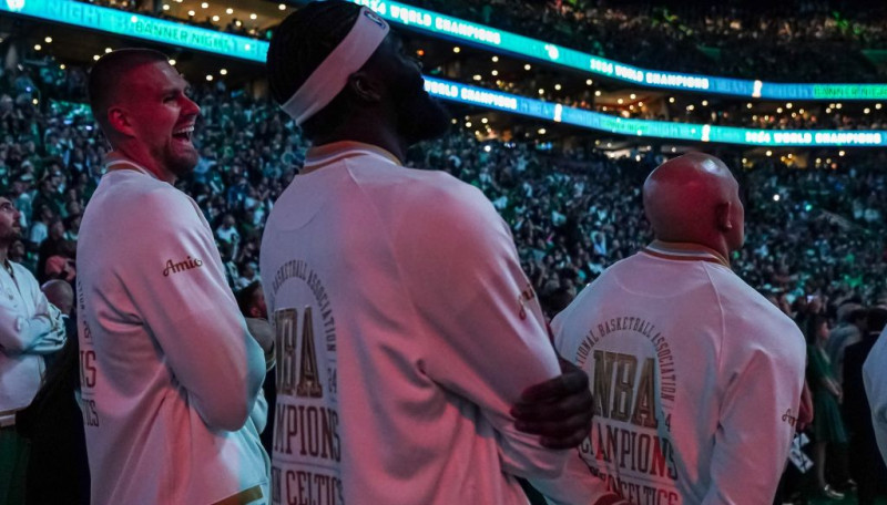 Porziņģis saņem čempiona gredzenu, "Celtics" ievadā atkārto NBA tālmetienu rekordu