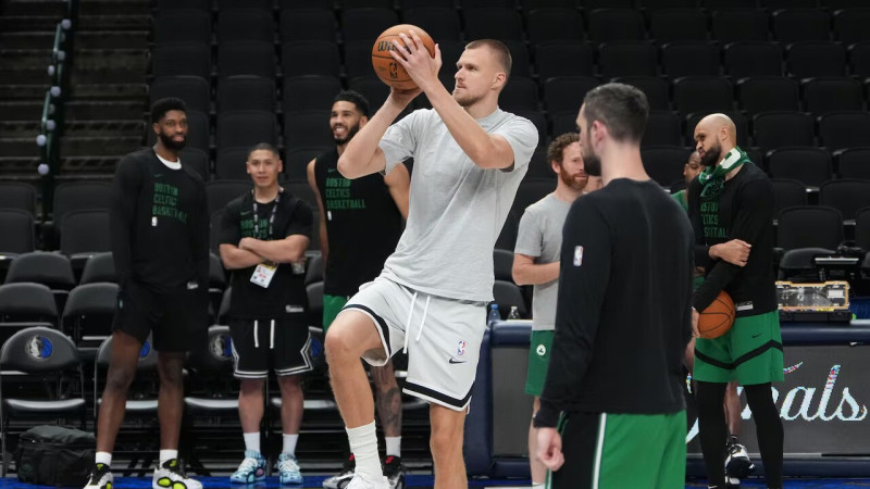 Porziņģis pakāpeniski iekļaujas "Celtics" treniņos