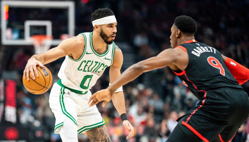 "Celtics" bez sasirgušā Porziņģa izbraukumā uzveic "Raptors"