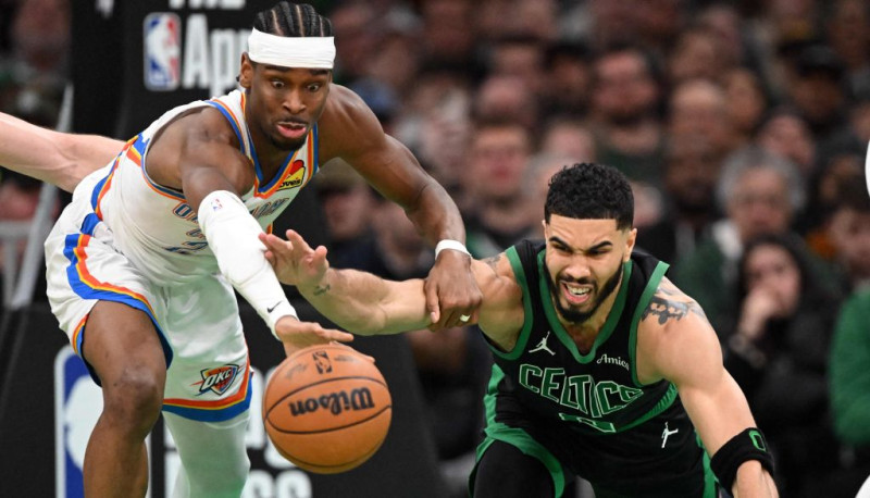 Porziņģis nespēlē, "Celtics" izmet 63 tālmetienus, tomēr nespēj uzveikt "Thunder"