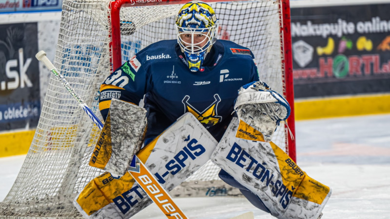 Latviešu vārtsargiem uzvaras pagarinājumos Slovākijas Ekstralīgas play-off sākumā