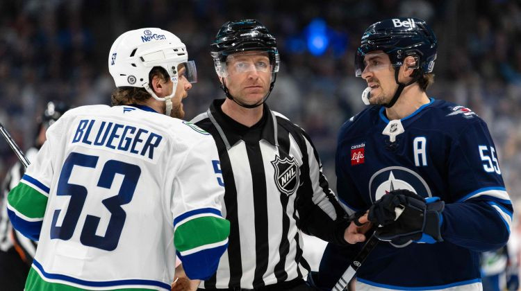 Bļugers zaudē NHL līderei un attālinās no izslēgšanas spēlēm, "Kings" grauj ar 8:1