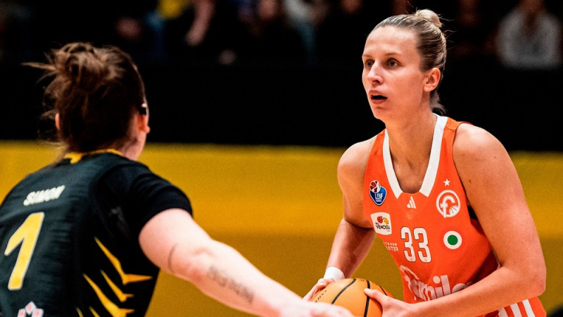 Kitijas Laksas tālmetiens panāk papildlaiku, "Famila Schio" 2-0 finālā