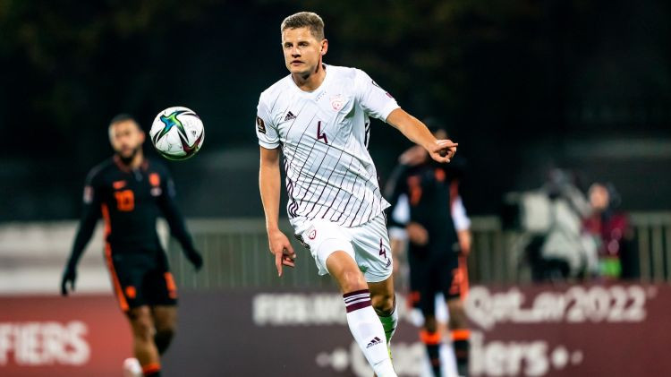 Karjeru beidzis ilggadējais izlases aizsargs un Čempionu līgā spēlējušais Dubra
