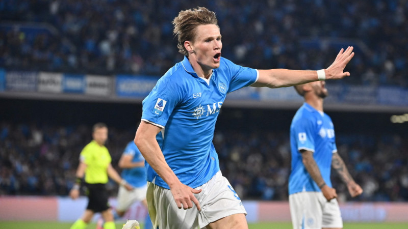 Maktominejam eleganta šķērīte, "Napoli" noplēš Scudetto uzšuvi no "Inter" krūtīm