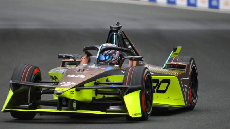 Līderiem sadursme, pirmo "Formula E" uzvaru Džakartā izcīna Tiktams