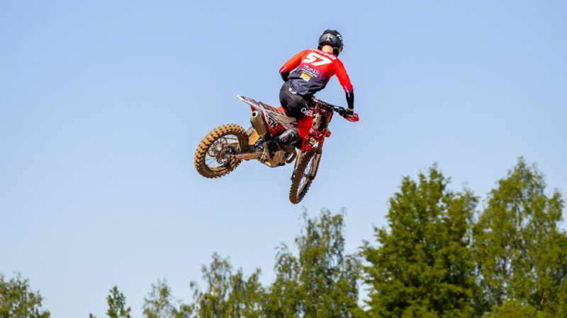 Motokrosa sacensībās Jaunpils trasē MX PRO klasē uzvar Bidzāns
