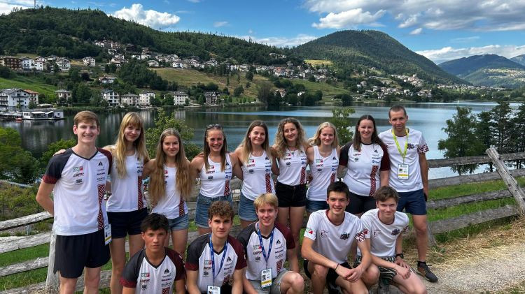 Latvijas sieviešu trio pasaules junioru čempionātā orientēšanās sportā iekļūst desmitniekā