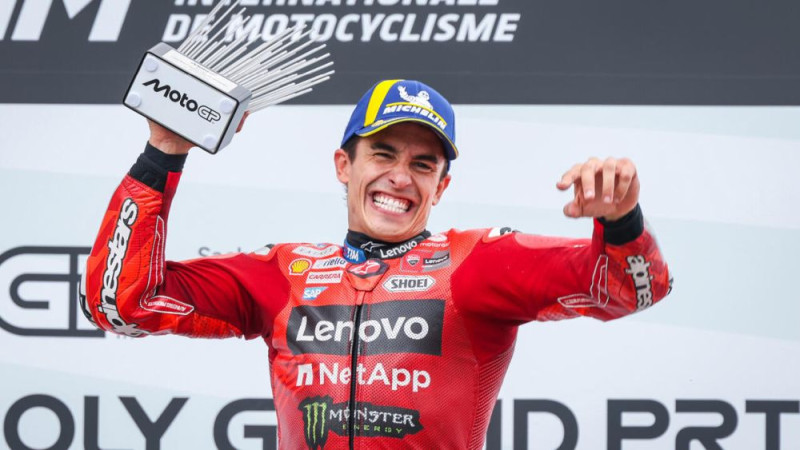 "MotoGP" posmā Vācijā finišē tikai desmit braucēji, uzvar Marks Markess
