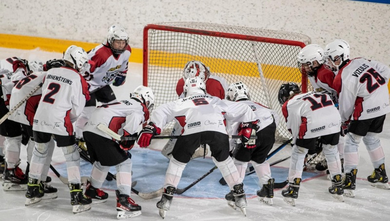 No Rīgas līdz Somijai – “Falcons” hokeja skola aicina jaunos cīnītājus