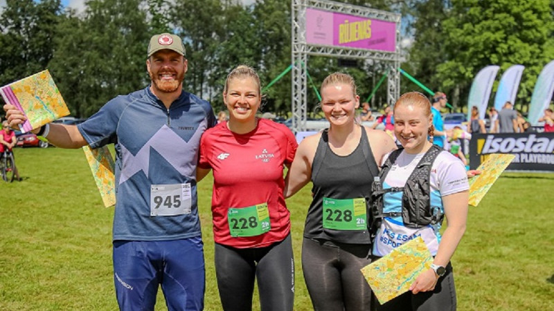 Rūjienā aizvadīts "Leģendu rogainings" ar olimpiešu Aparjodu un citu izlases kamaniņu braucēju dalību