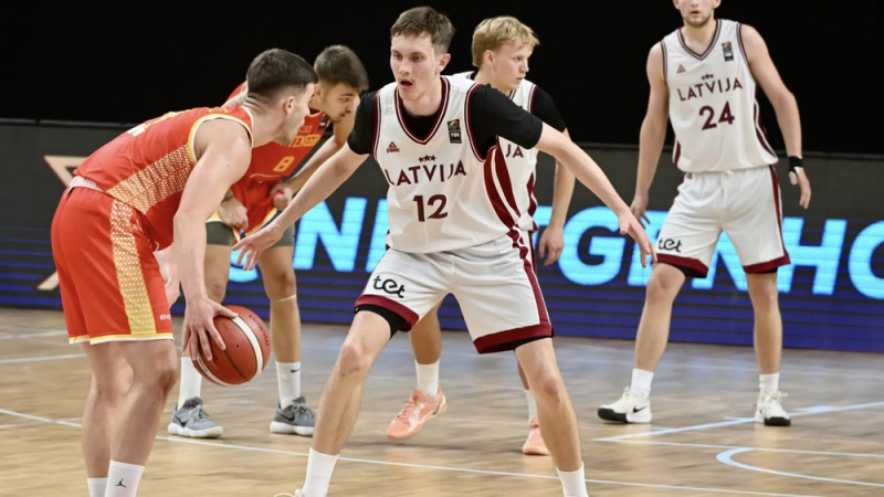 Zvirgzdiņa trenētā U20 izlase kaimiņu duelī noslēgs grupu fāzi un noskaidros 1/4 fināla pretinieci