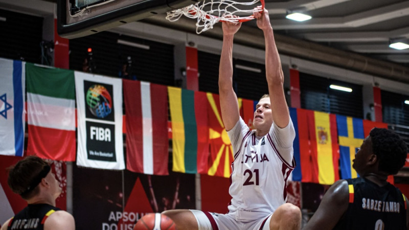 Pihtovam double-double, Latvijas junioriem daudz kļūdu un zaudējums arī Beļģijai