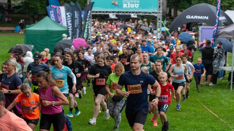 "Izskrien Rīgu" Grīziņkalnā atkal pāri tūkstotim dalībnieku, vēlreiz uzvar rekordists Serjogins